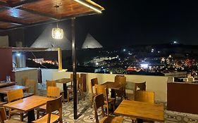 Cheristo Pyramids View Inn